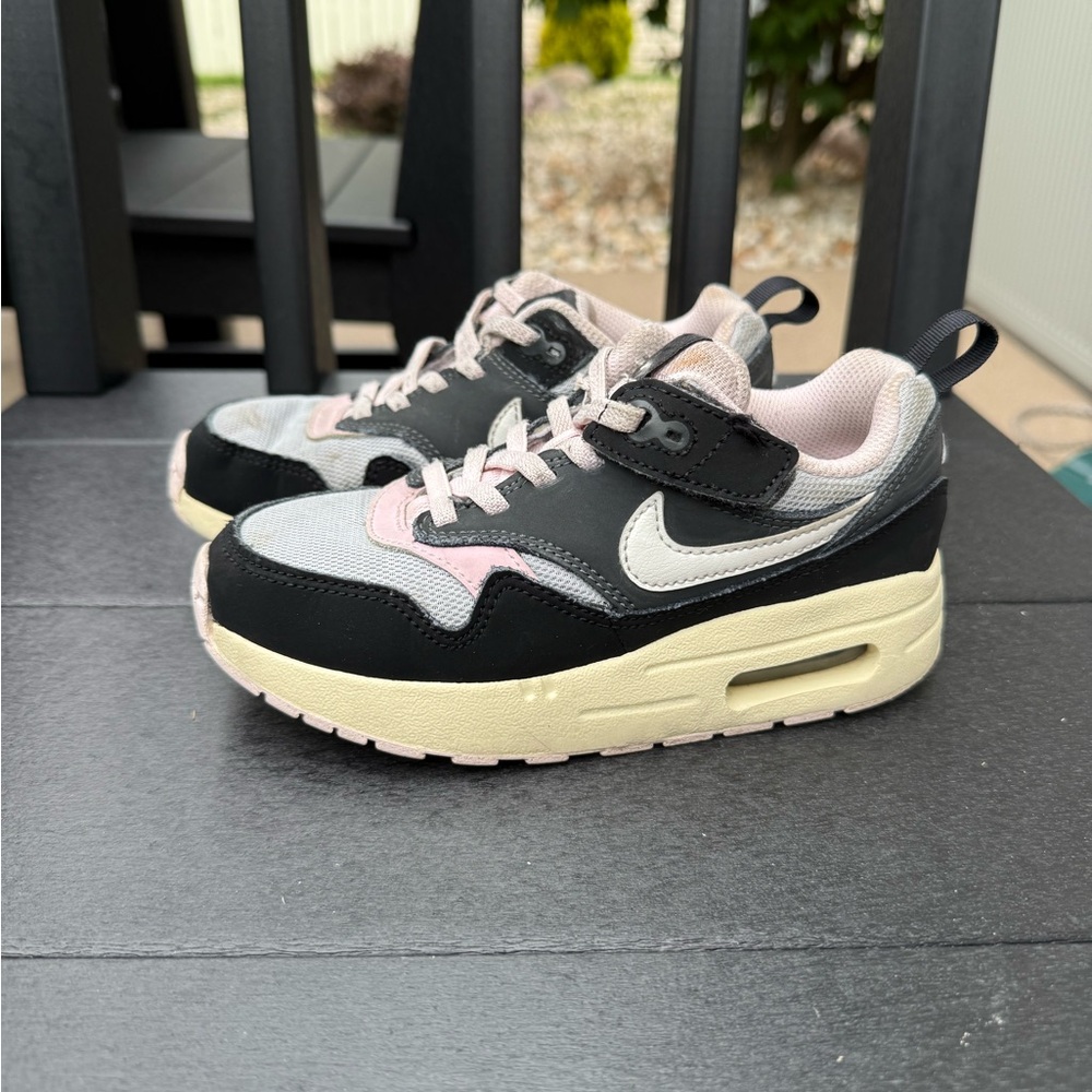Kids Nike Air Max 1 – size 12